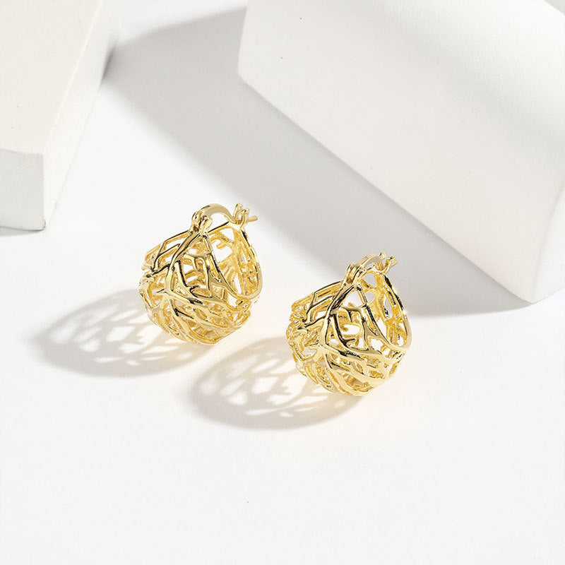 Vintage Gold Filigree Basket Huggie Earrings – Electroplated Copper Office Lady Luxury Jewelry for Women
