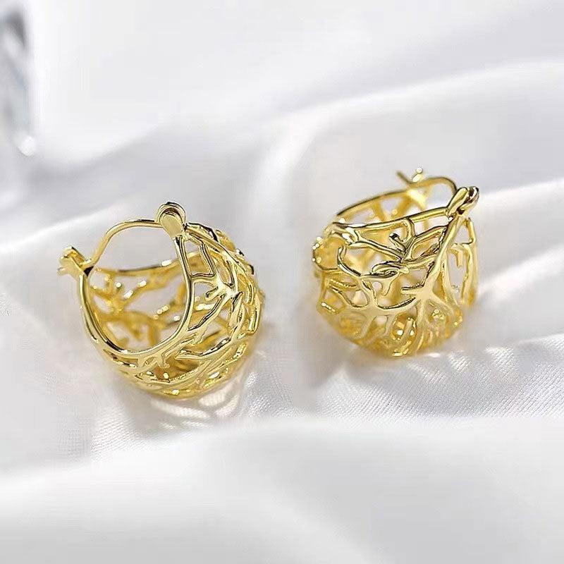Vintage Gold Filigree Basket Huggie Earrings – Electroplated Copper Office Lady Luxury Jewelry for Women