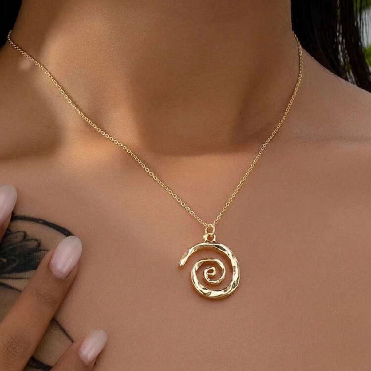 Spiral Collarbone Chain Necklace – Delicate Gold Pendant