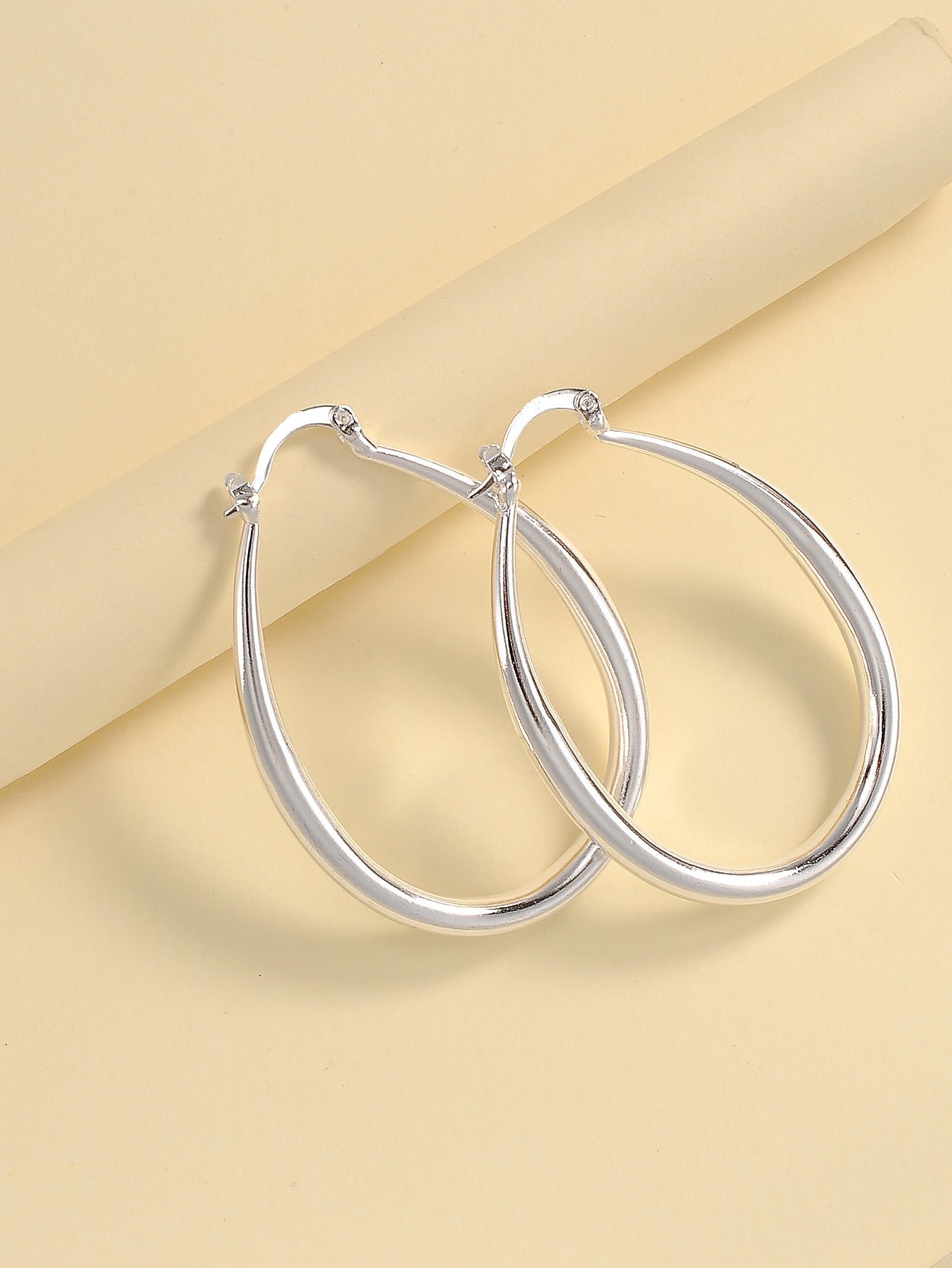 Geometric Oval Hoop Earrings