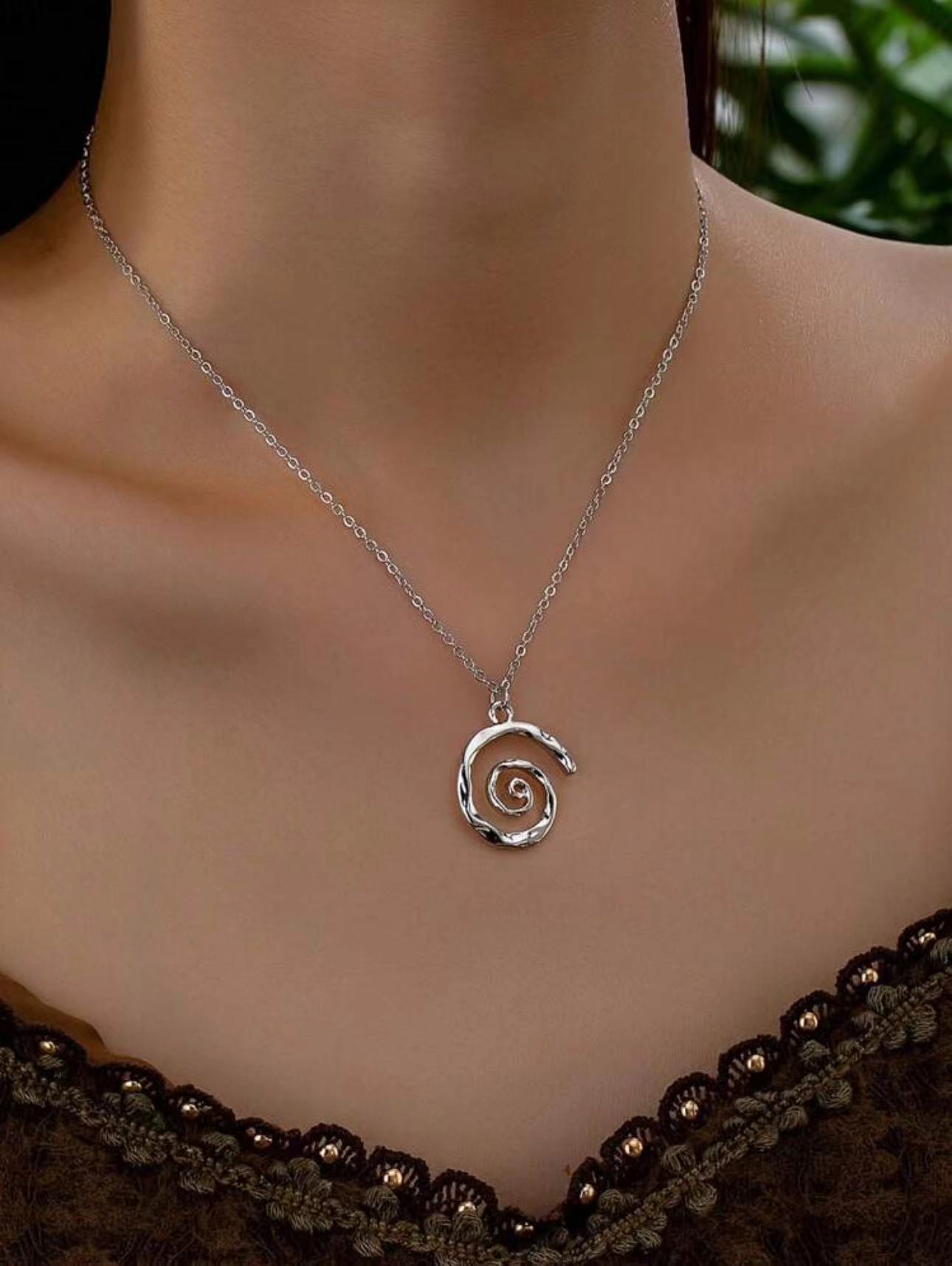 Spiral Collarbone Chain Necklace – Delicate Gold Pendant