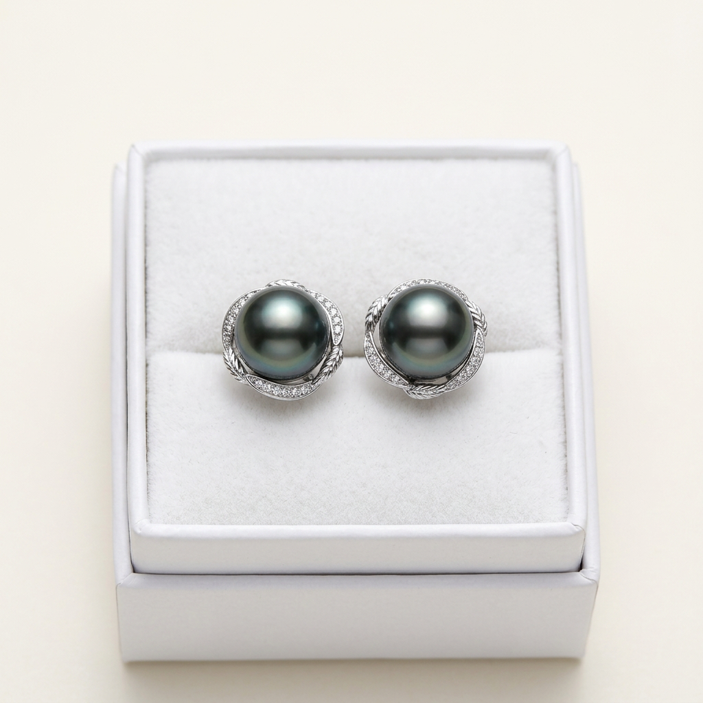 Brincos Nocturne na caixinha branca