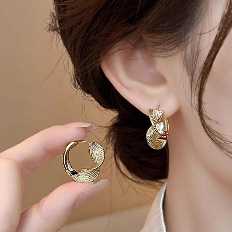 Gold Twisted Pleated Hoop Earrings – Electroplated Copper Geometric Luxury Jewelry for Women