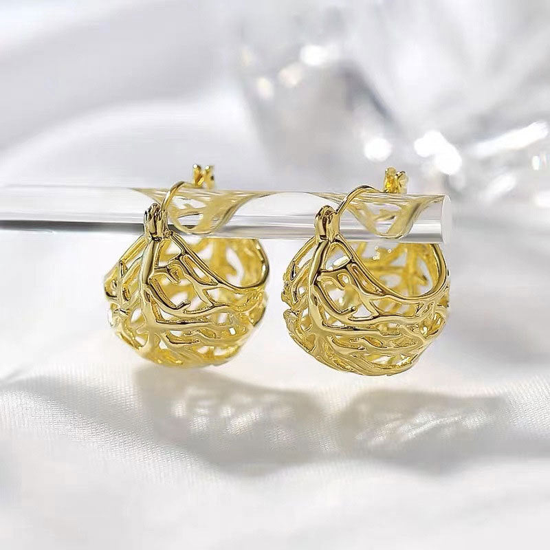 Vintage Gold Filigree Basket Huggie Earrings – Electroplated Copper Office Lady Luxury Jewelry for Women