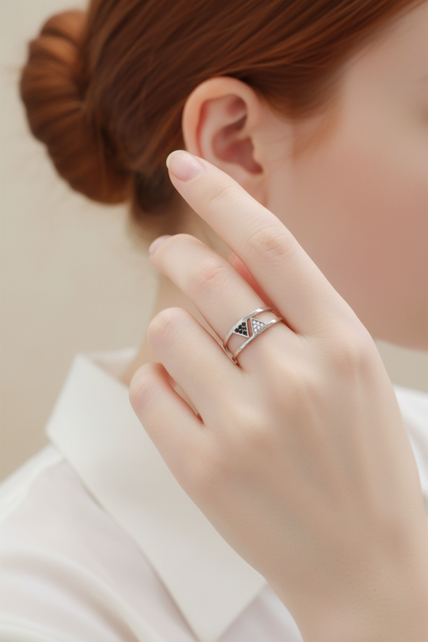 Modelo ruiva perfil usando o 925 Sterling Silver Open Ring