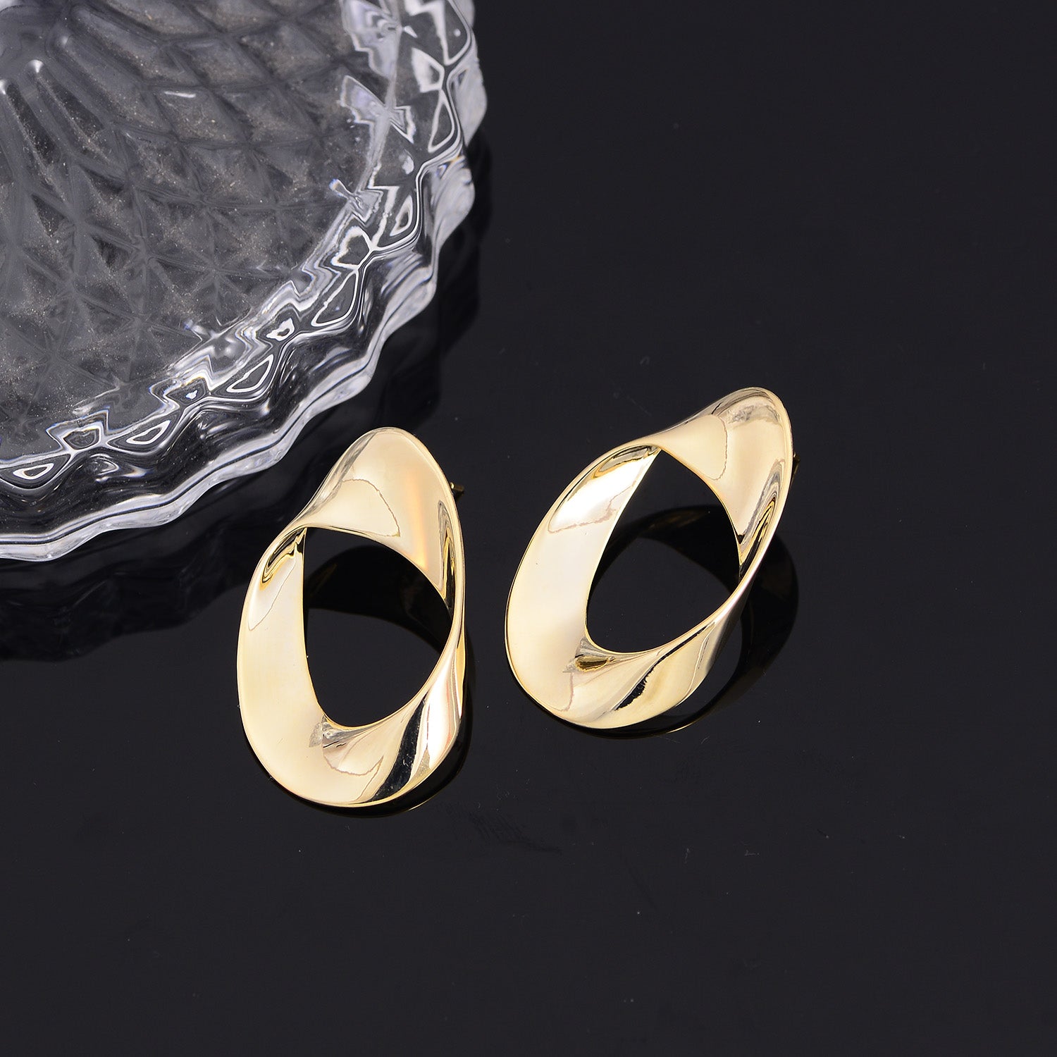 Irregular Circle Geometric Stud Earring – European Minimalist