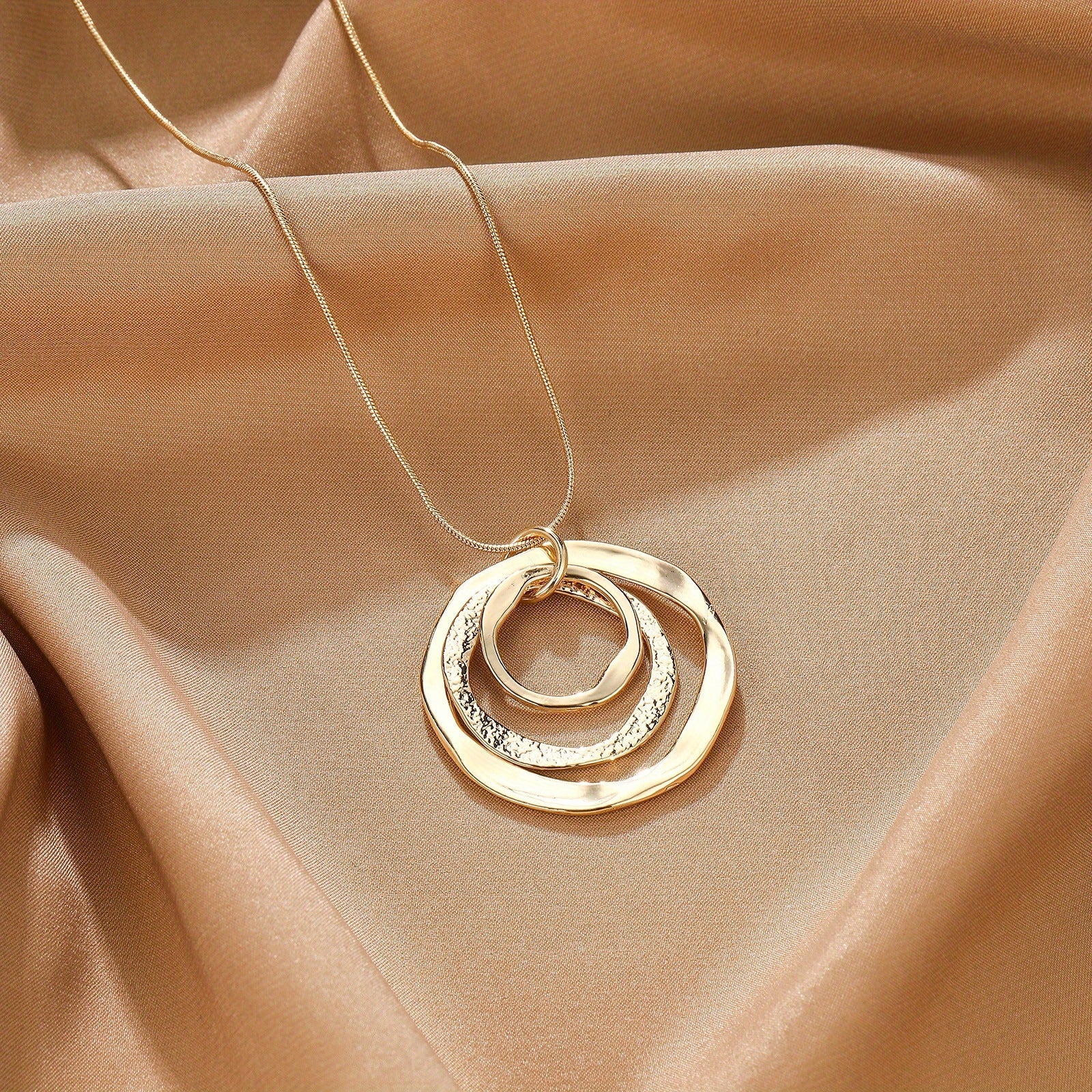 Stylish Circular Ring Necklace - Minimalist Layered Pendant Gold