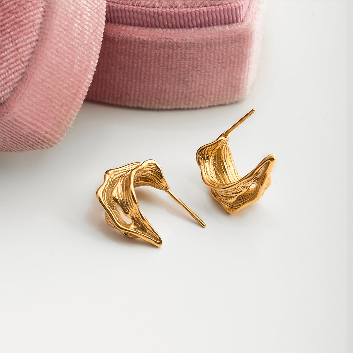 Classic 18K Gold Wave Hoop Earrings – Stainless Steel C-Shape Geometric Luxury Jewelry for Women