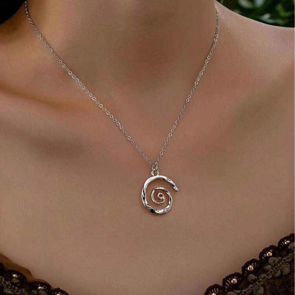Spiral Collarbone Chain Necklace – Delicate Gold Pendant