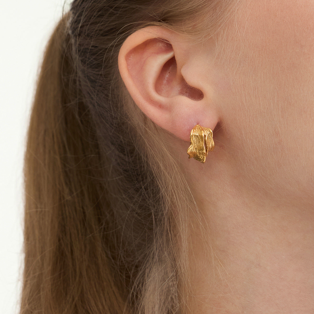 Classic 18K Gold Wave Hoop Earrings – Stainless Steel C-Shape Geometric Luxury Jewelry for Women