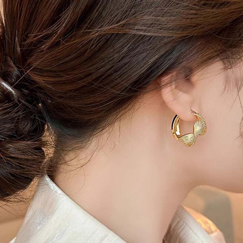 Gold Twisted Pleated Hoop Earrings – Electroplated Copper Geometric Luxury Jewelry for Women