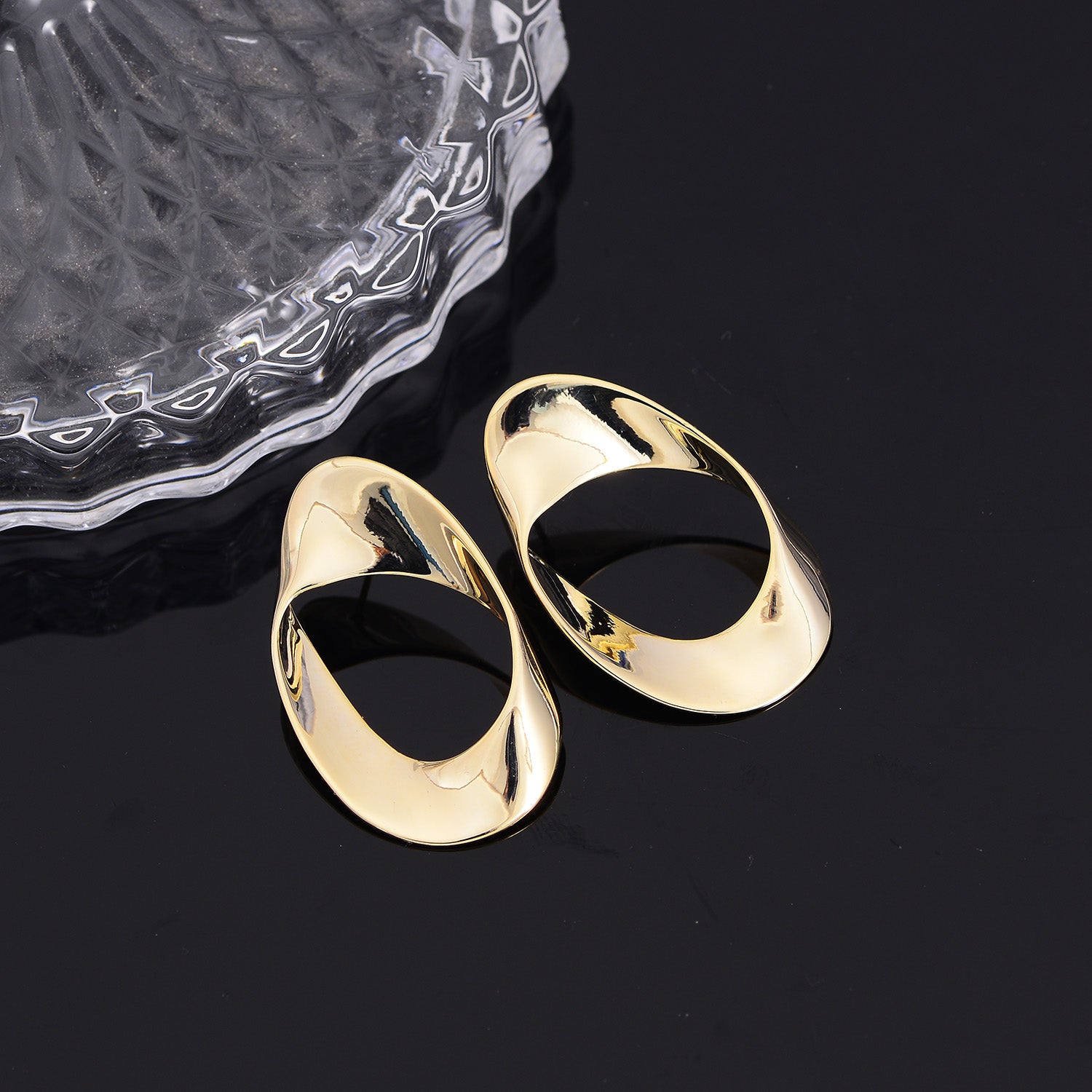Irregular Circle Geometric Stud Earring – European Minimalist